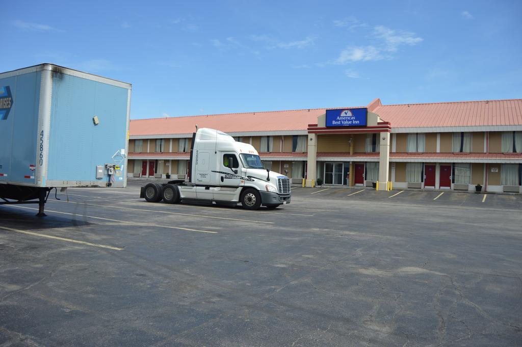Americas Best Value Inn Tulsa I-44 Oakhurst Екстериор снимка